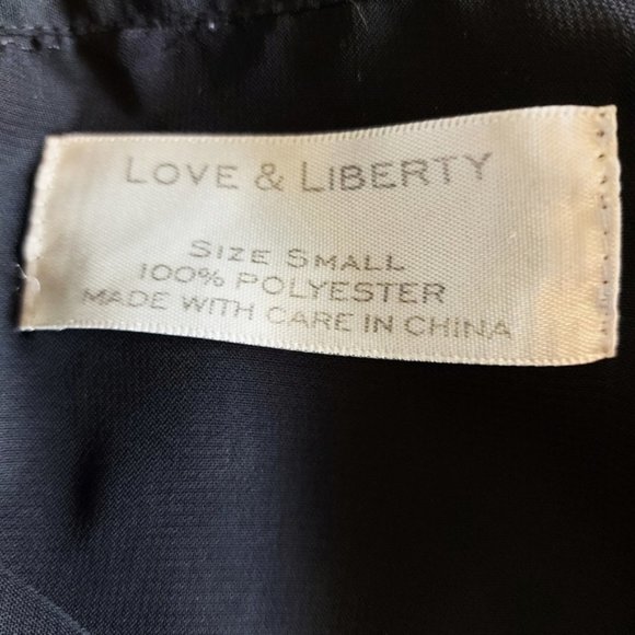 LOVE &Liberty Button Down Black Cold Shoulder Blouse Size S - Picture 3 of 3